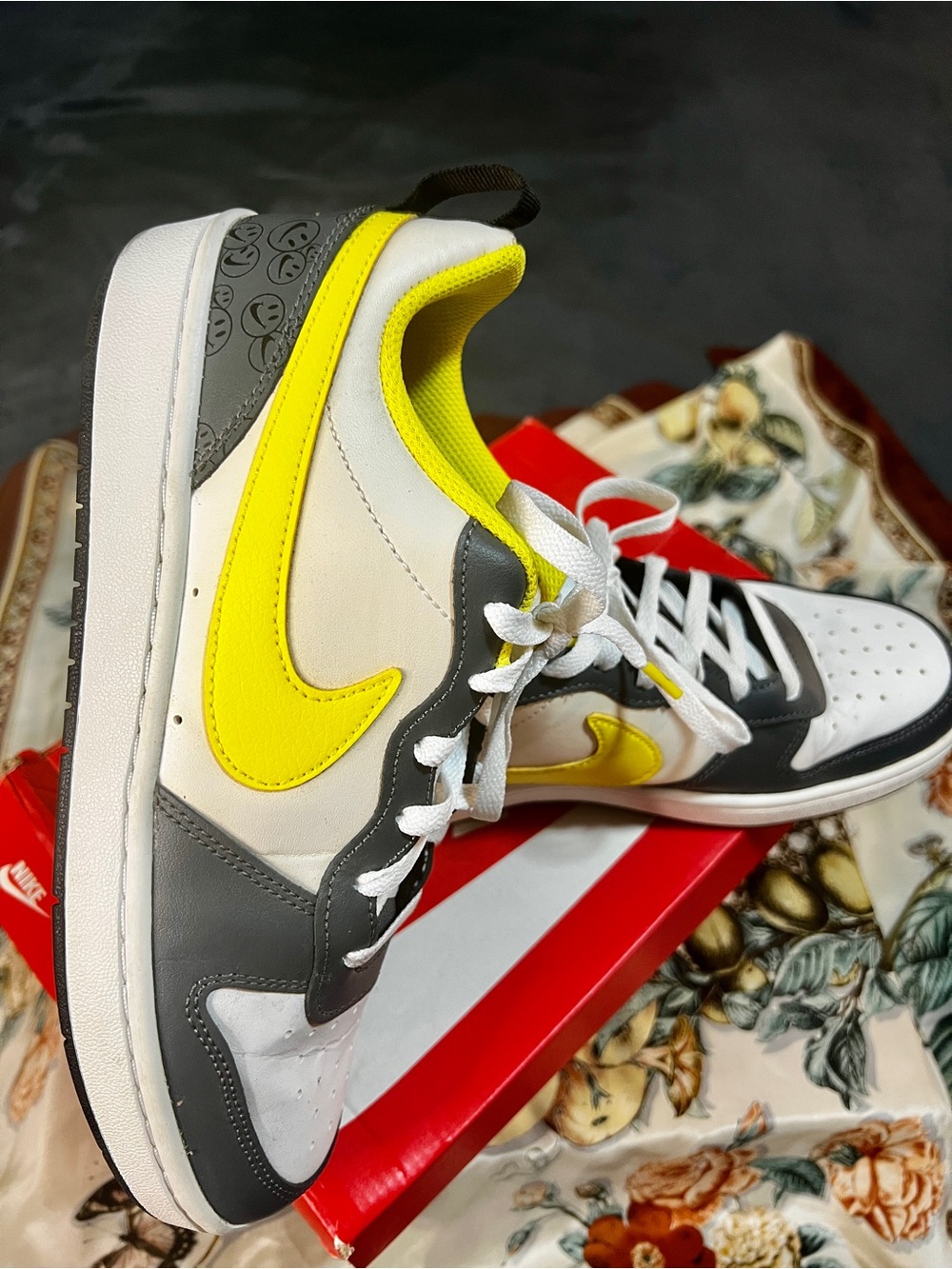Nike Court Borough Low 2 Grade School White Yellow Strike Iron 7Y 8.5 Wms